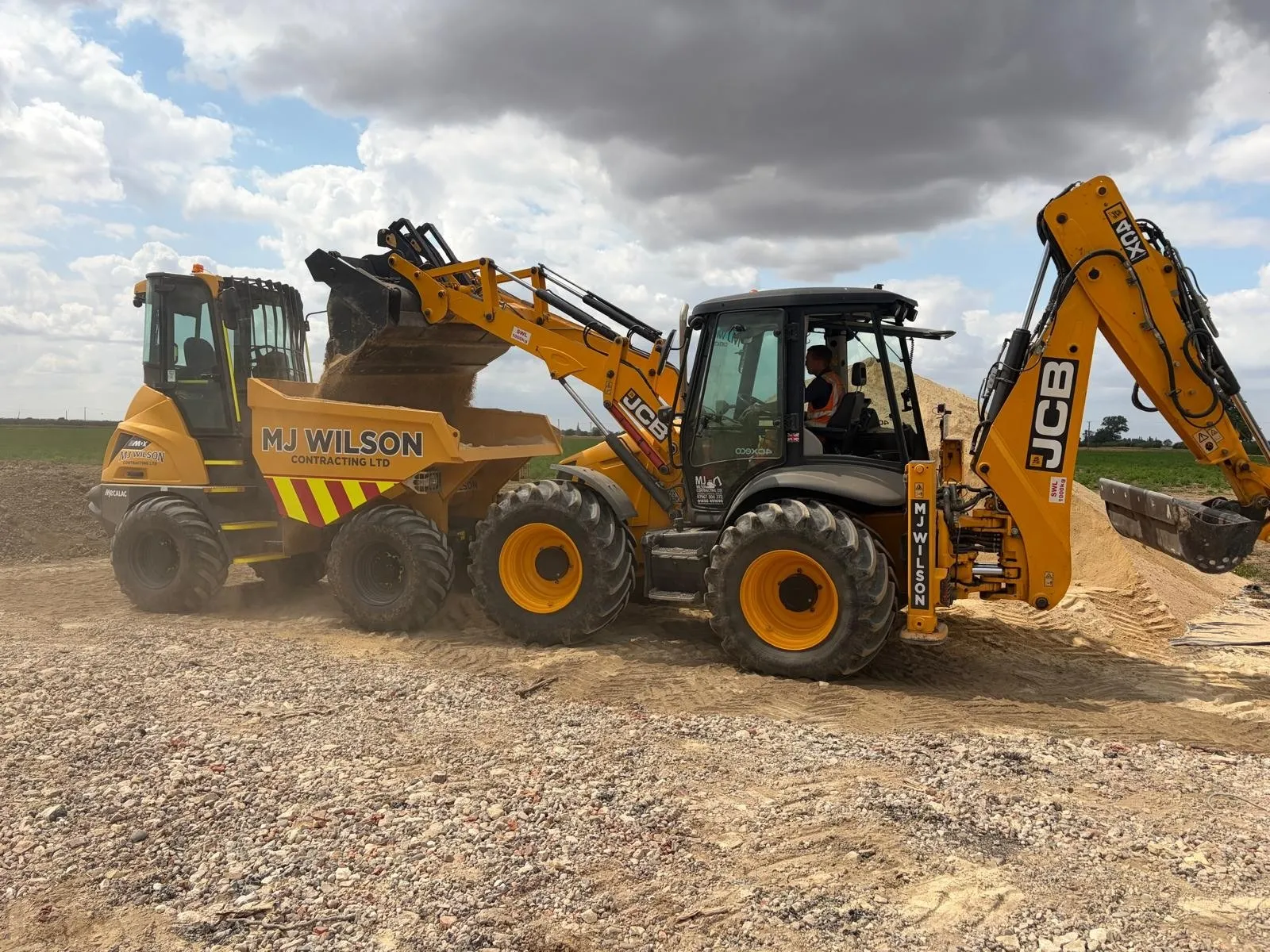 JCB 4CX backhoe loader and telehandler on a site